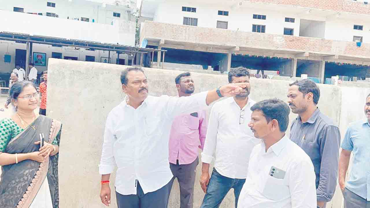 విద్యార్థుల సంక్షేమం పట్టదా..?