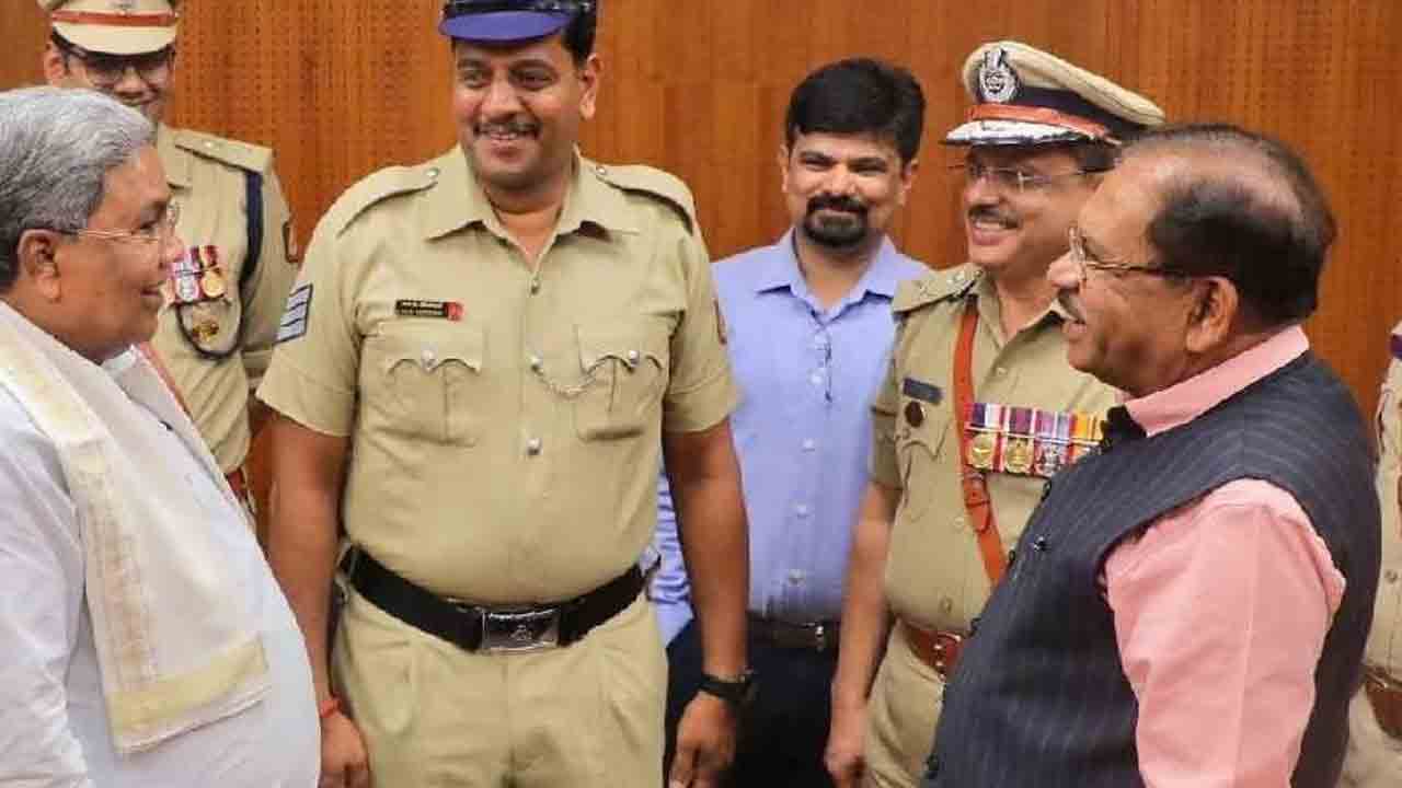 Karnataka police | బ్రిటిష్‌ కాలం నాటి స్లోచ్‌ హ్యాట్స్‌ స్థానంలో తెలంగాణ స్టయిల్‌ పీక్‌ క్యాప్స్..!