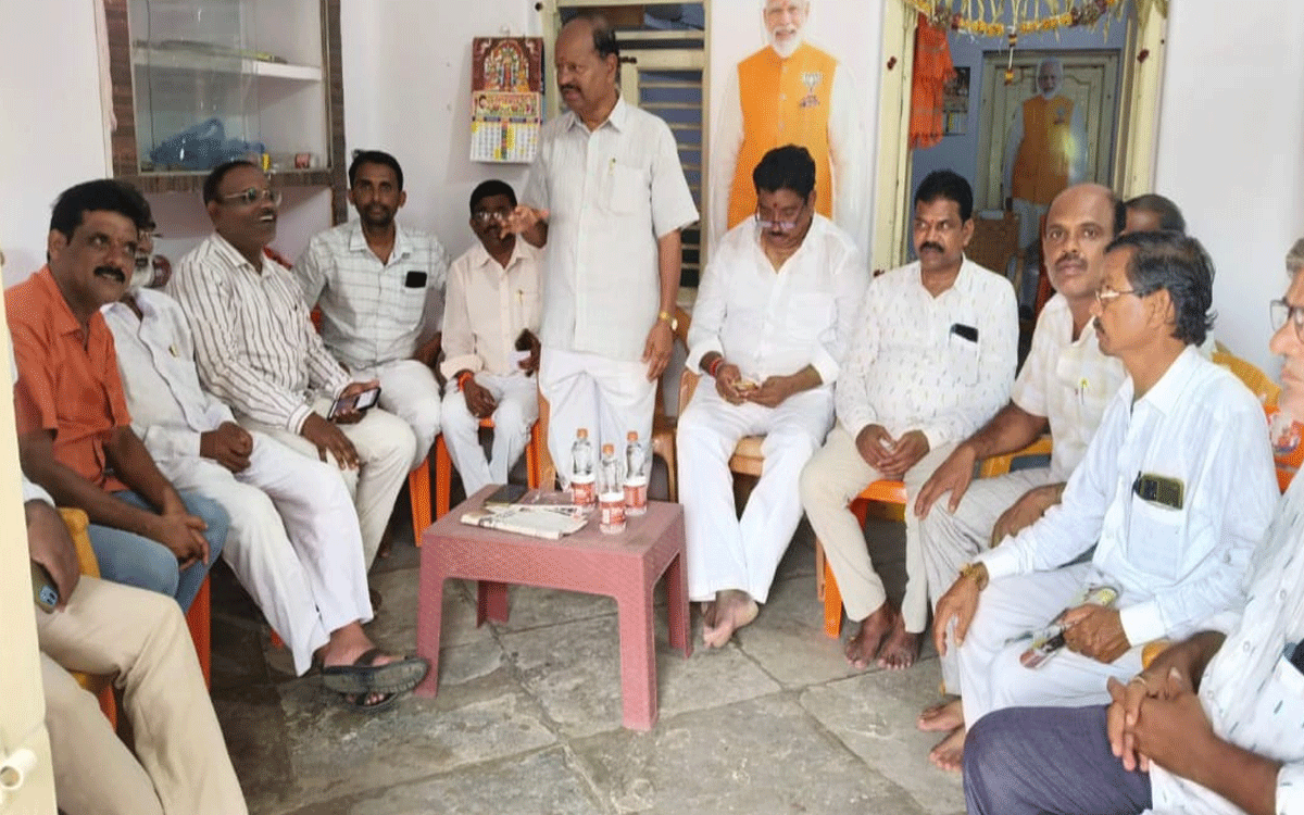 Aleru : చేనేత కార్మికులు సబ్సిడీ పథకాలను సద్వినియోగం చేసుకోవాలి : కర్నాటి ధనుంజయ