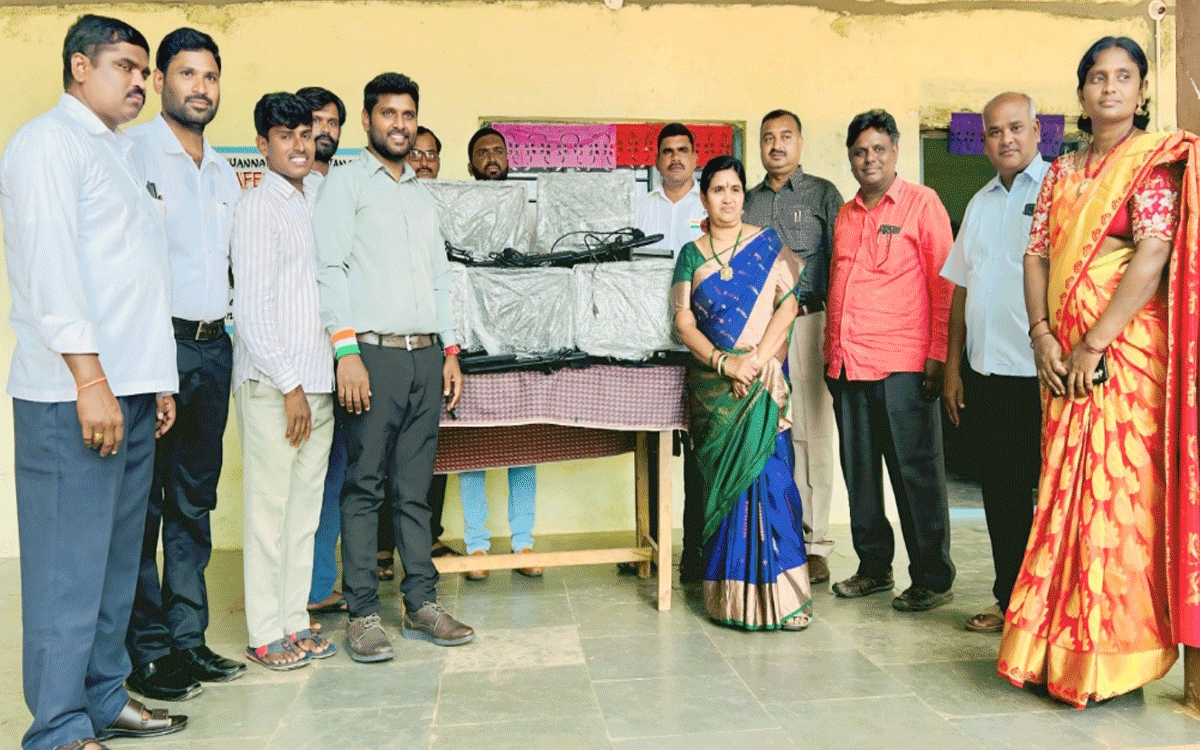 Kattangur : పాఠశాలలకు కంప్యూటర్ల బహుకరణ