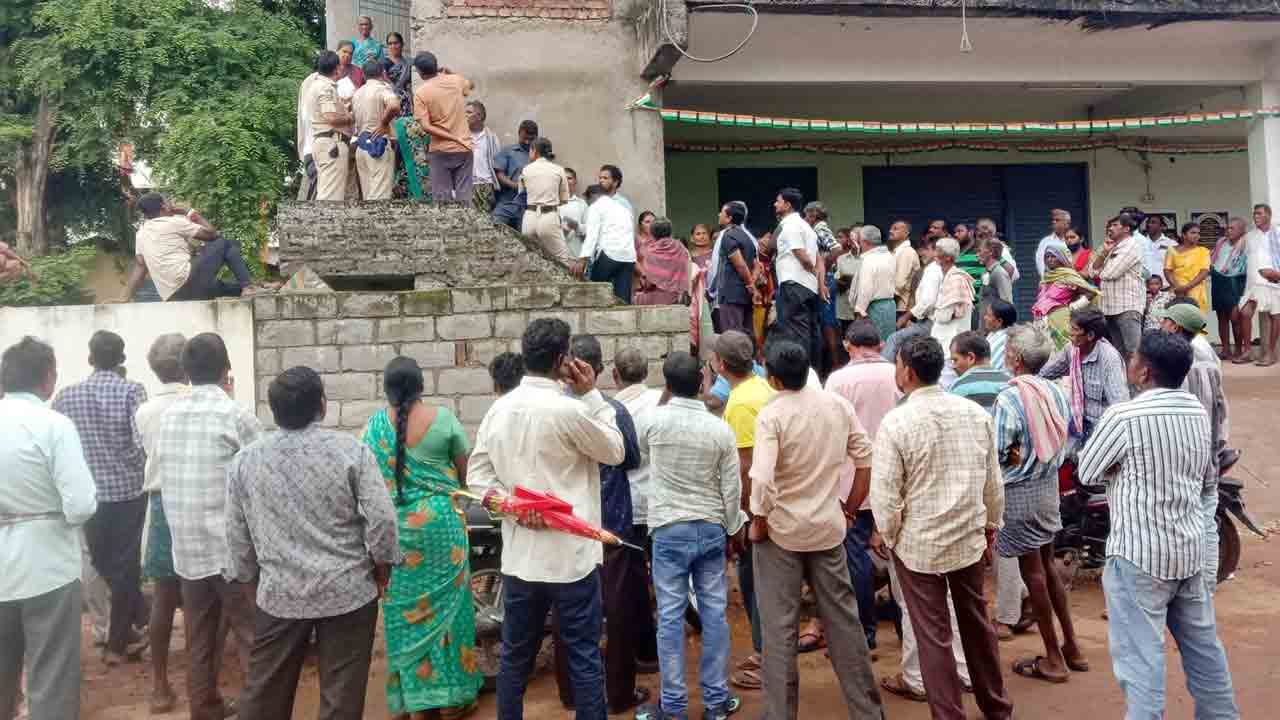 ఎరువు లేదు.. ఎదురుచూపులే!