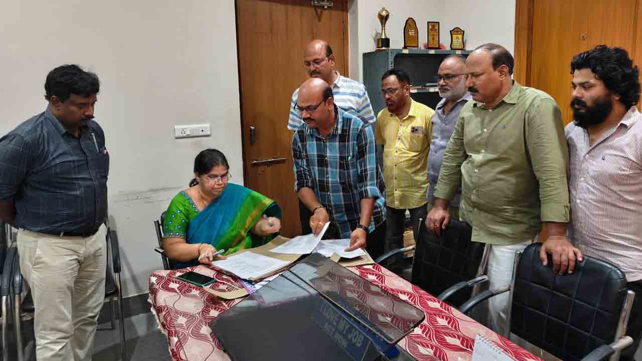 డీఈవోగా నాగపద్మజ బాధ్యతల స్వీకరణ