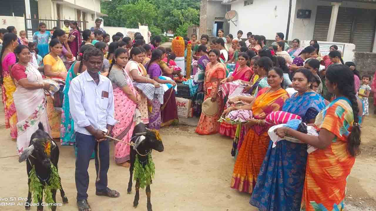 బోనాలు మీకు.. బోగభాగ్యాలు మాకు..