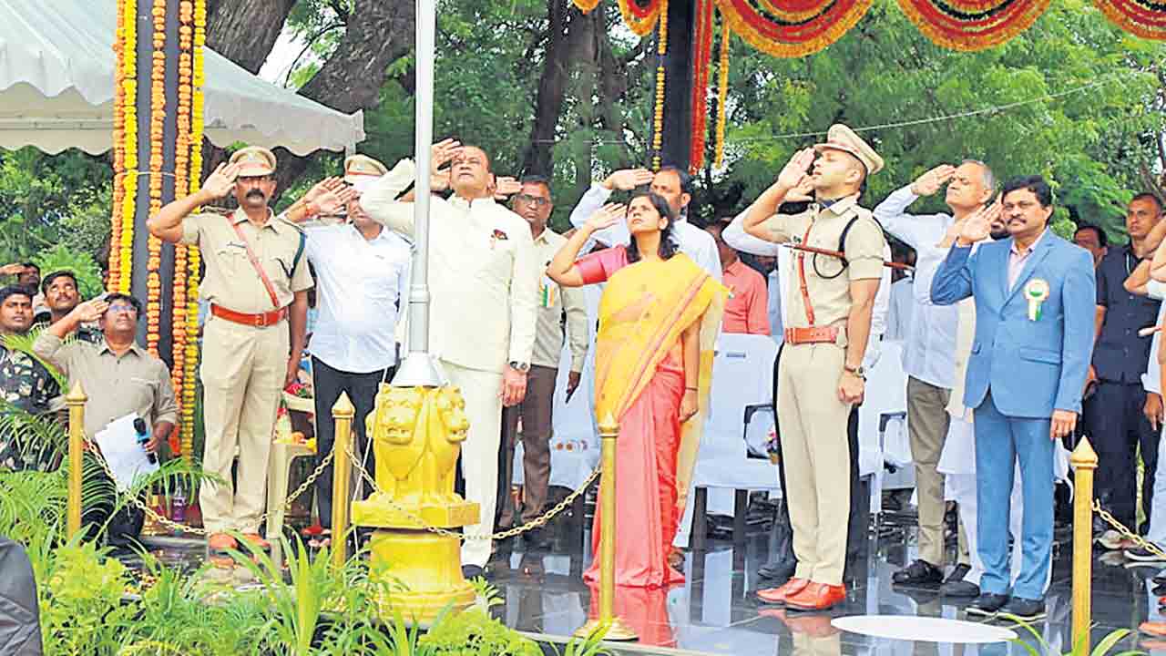 ప్రజల ఆకాంక్షలకు అనుగుణంగా ముందుకు సాగాలి