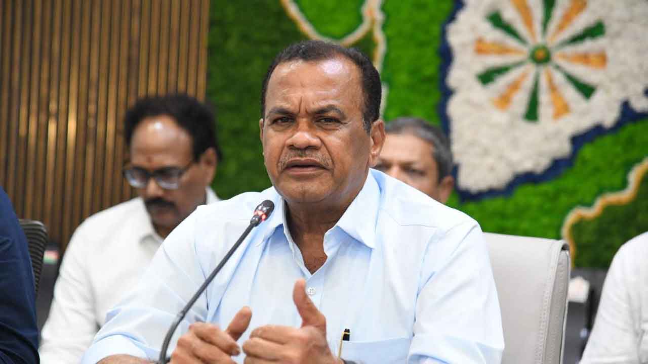 రోడ్ల నష్టంపై నివేదిక రూపొందించండి.. హ్యామ్‌ రోడ్లకు త్వరలో టెండర్ల ప్రక్రియ : కోమటిరెడ్డి