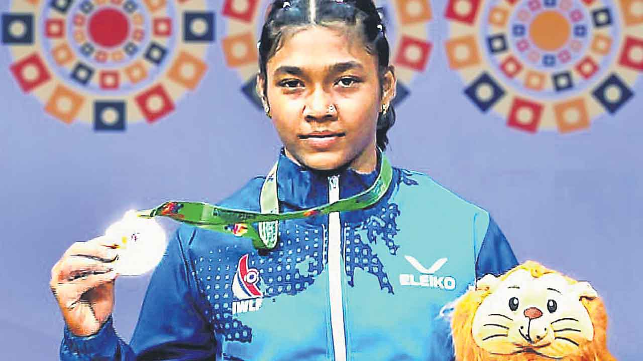 కోయల్‌ కొత్త రికార్డులు.. కామన్వెల్త్‌ వెయిట్‌లిఫ్టింగ్‌ టోర్నీ