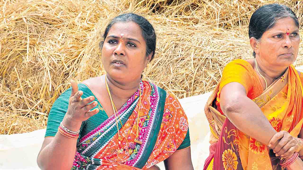 మమ్ముల తొక్కి కూలగొడ్తరా?