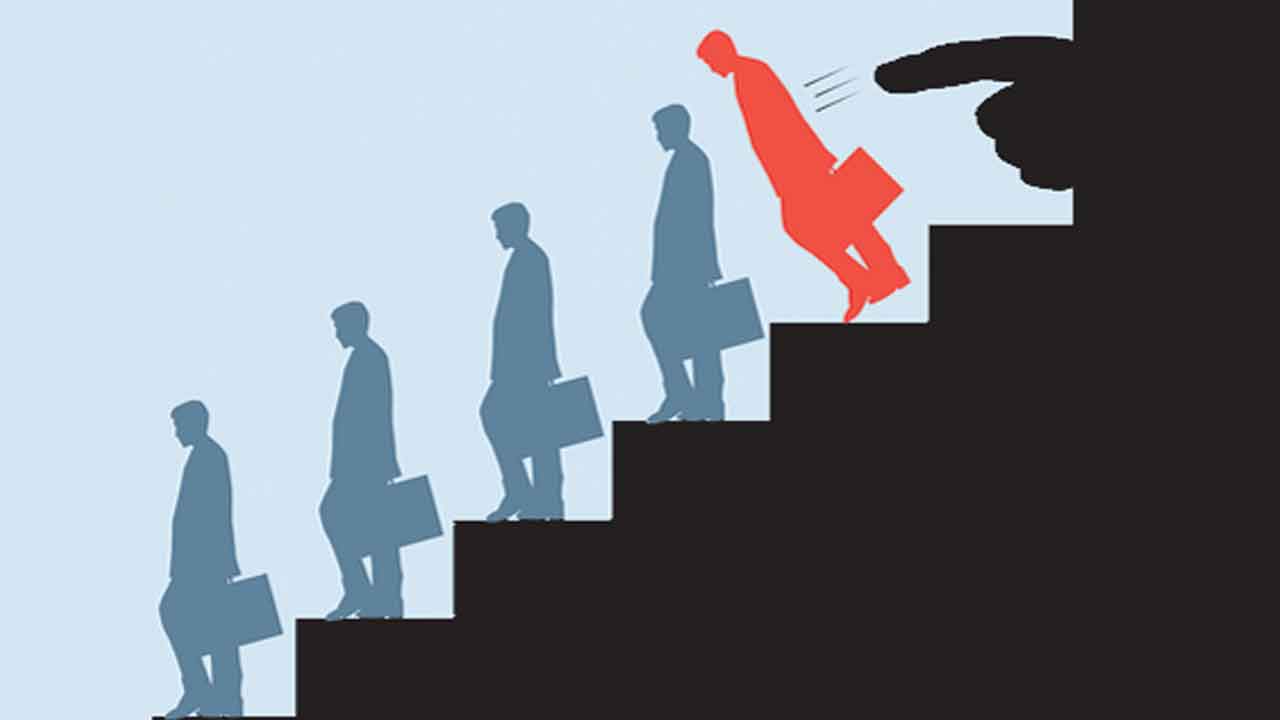 IT Employees | లేఆఫ్‌ తుఫాన్‌! వచ్చే 2-3 ఏండ్లలో భారత్‌లో 5 లక్షల మంది టెకీలపై వేటు!