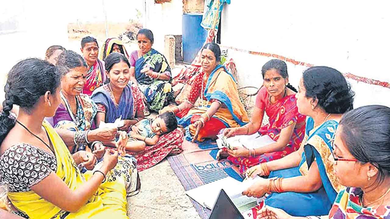 మహిళకు కోటి.. రాజకీయ డ్రామా!