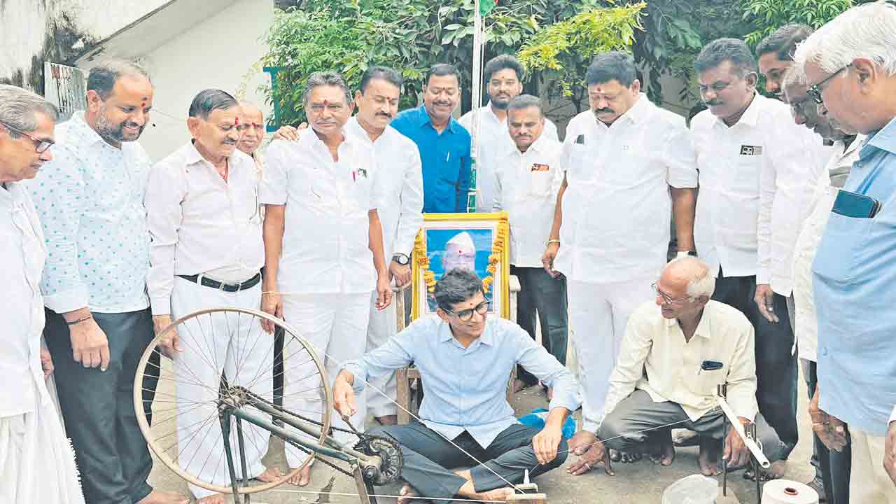 కేసీఆర్‌ పాలనలో నేతన్నలకు చేతినిండా పని
