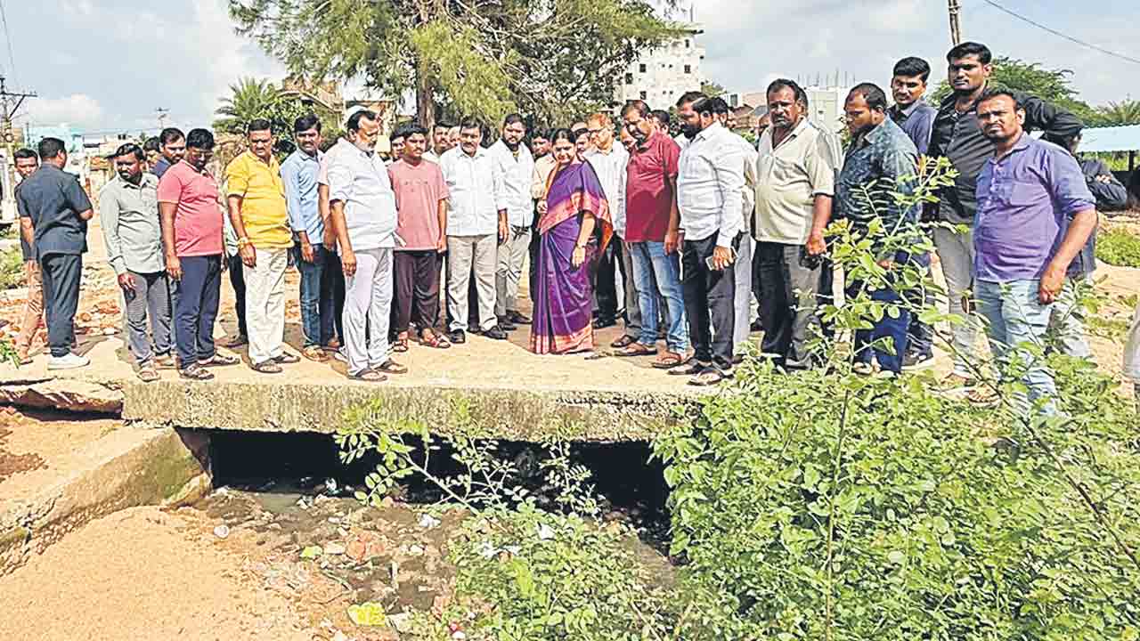 చెరువు కాల్వను పునరుద్ధరించాలి