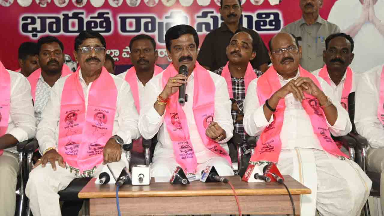 MLA Vemula Prashanth Reddy | సీఎం రేవంత్ రెడ్డికి ట్రిప్పుల మీదున్న మోజు రైతుల తిప్పలు తీర్చడంలో లేదు : ఎమ్మెల్యే వేముల ప్రశాంత్ రెడ్డి