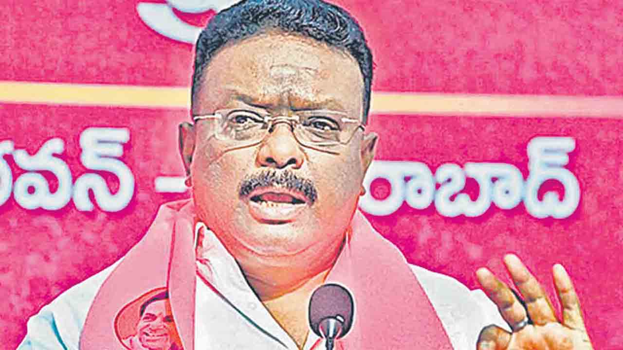 యూరియాపై కాంగ్రెస్‌ది ద్వంద్వ విధానం