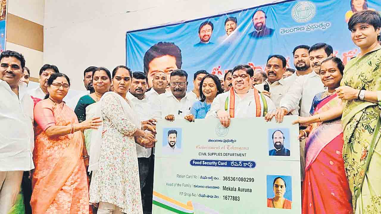 ప్రతి ఒక్క అర్హుడికి రేషన్‌ కార్డు ఇవ్వండి