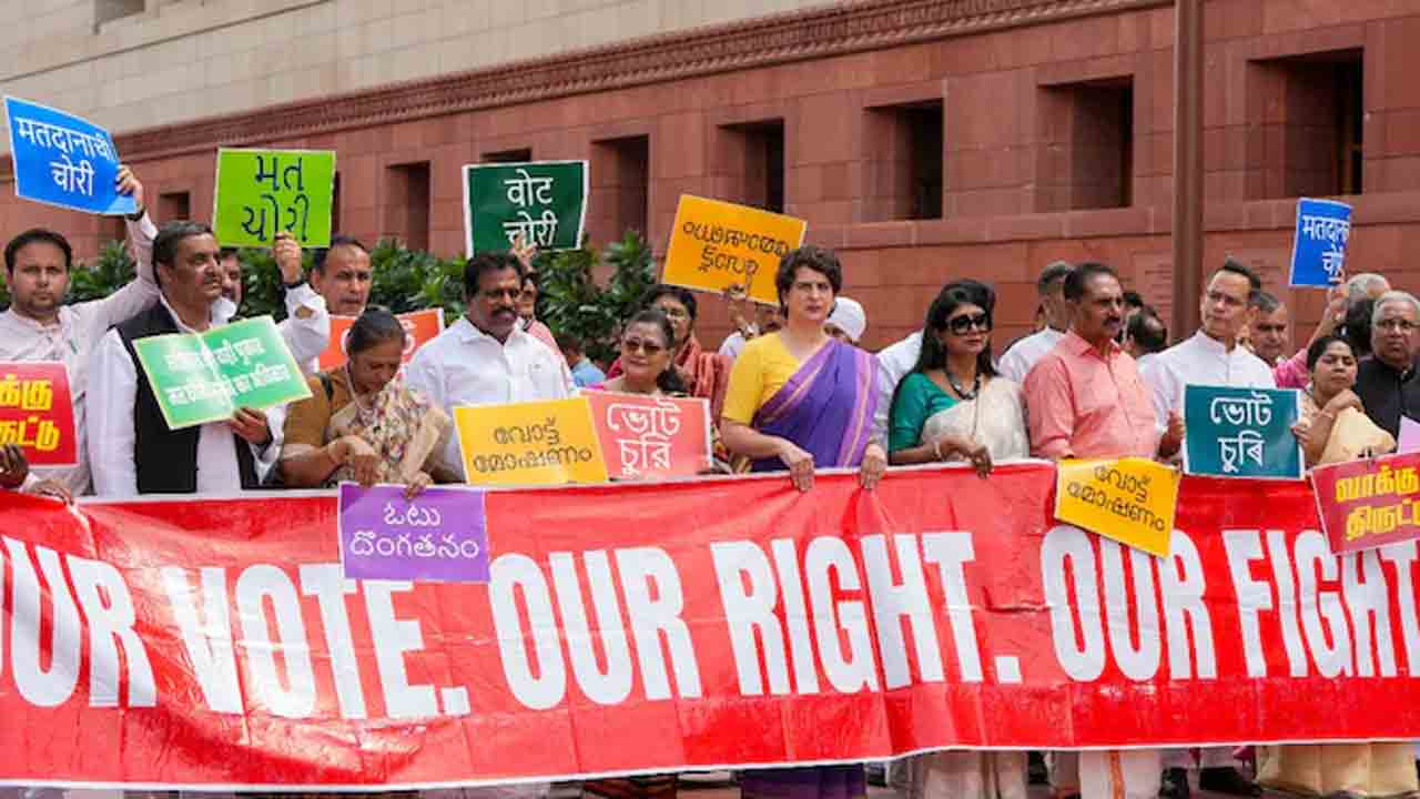 MPs March | పార్లమెంట్‌ నుంచి ఈసీ ఆఫీస్‌ వరకూ విపక్ష ఎంపీల మార్చ్‌.. అడ్డుకున్న పోలీసులు.. ఢిల్లీలో ఉద్రిక్తత