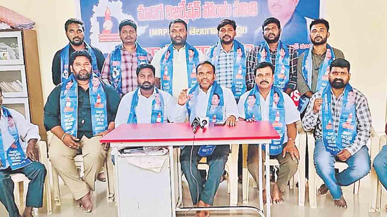 పారిశుధ్య కార్మికుల సమస్యల సాధనకు సైకిల్‌యాత్ర