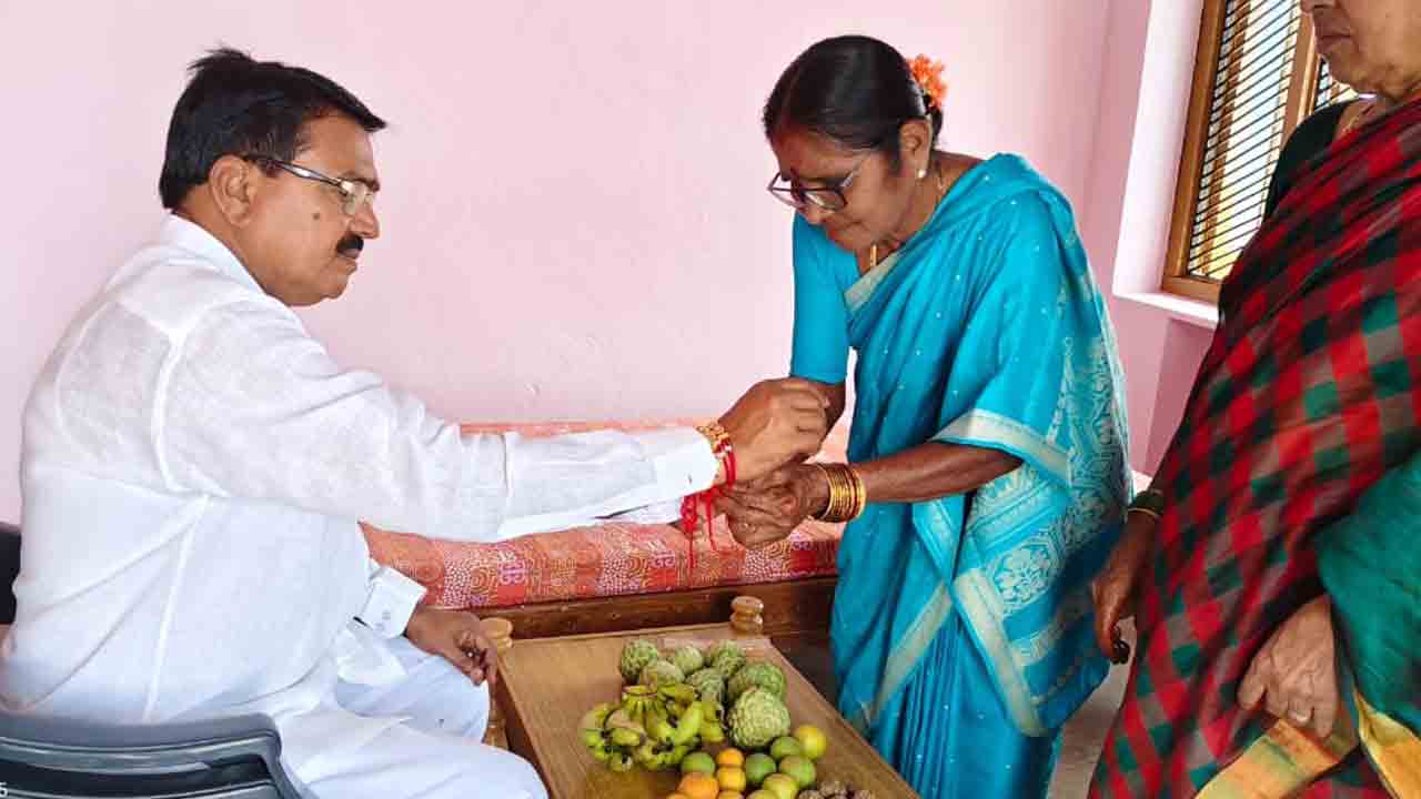 ఘనంగా రాఖీ వేడుకలు ఆత్మీయ.. అనుబంధం