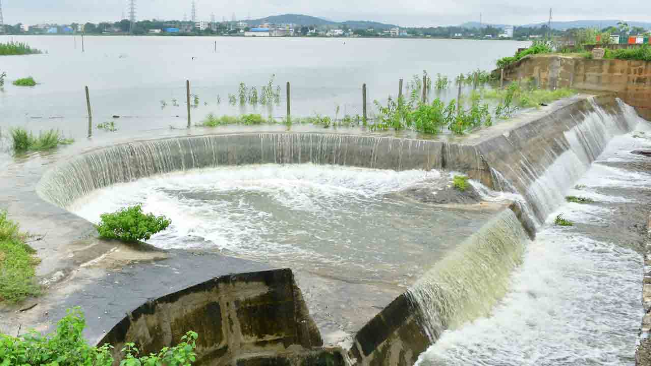 అతలాకుతలం