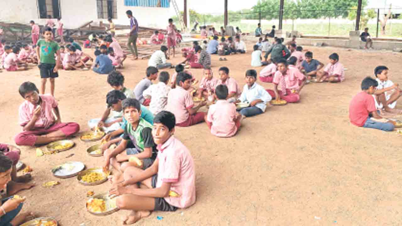 గురుకులం.. అస్తవ్వస్తం