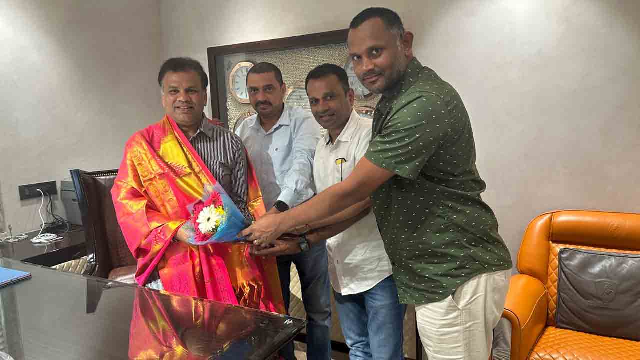 BRS NRI  | మహేష్ బిగాలను కలిసిన బీఆర్ఎస్ NRI సౌతాఫ్రికా టీమ్