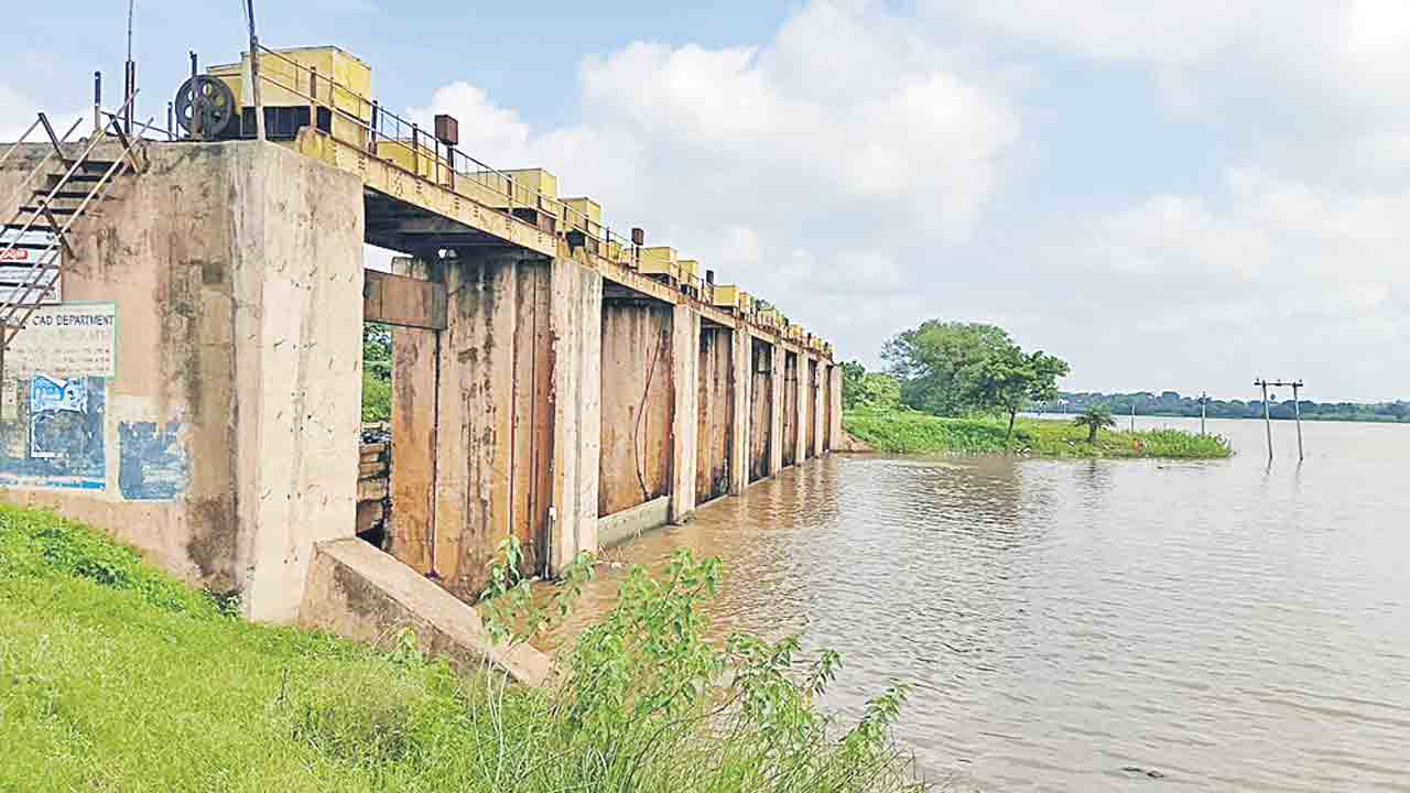 దంచికొట్టిన వాన