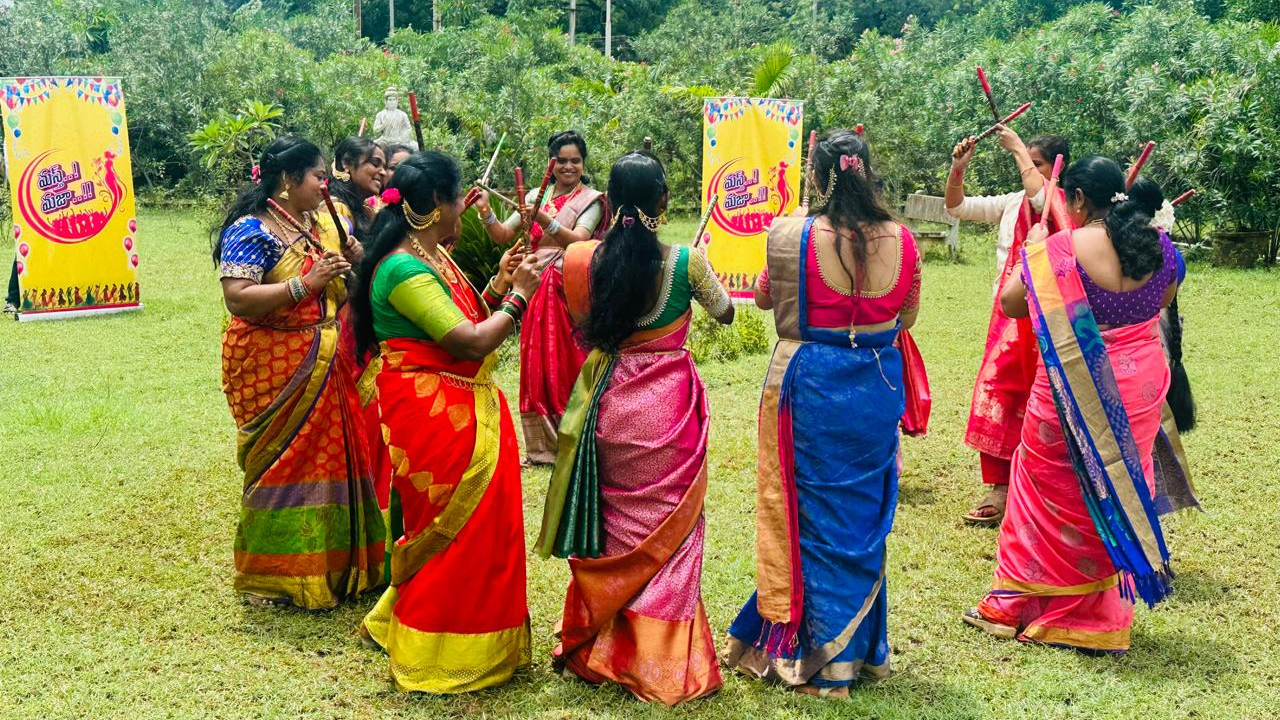 మాదారంలో ‘డీడీ’ మస్త్ మజా కార్యక్రమం.. ఉత్సాహంగా పాల్గొన్న మహిళలు