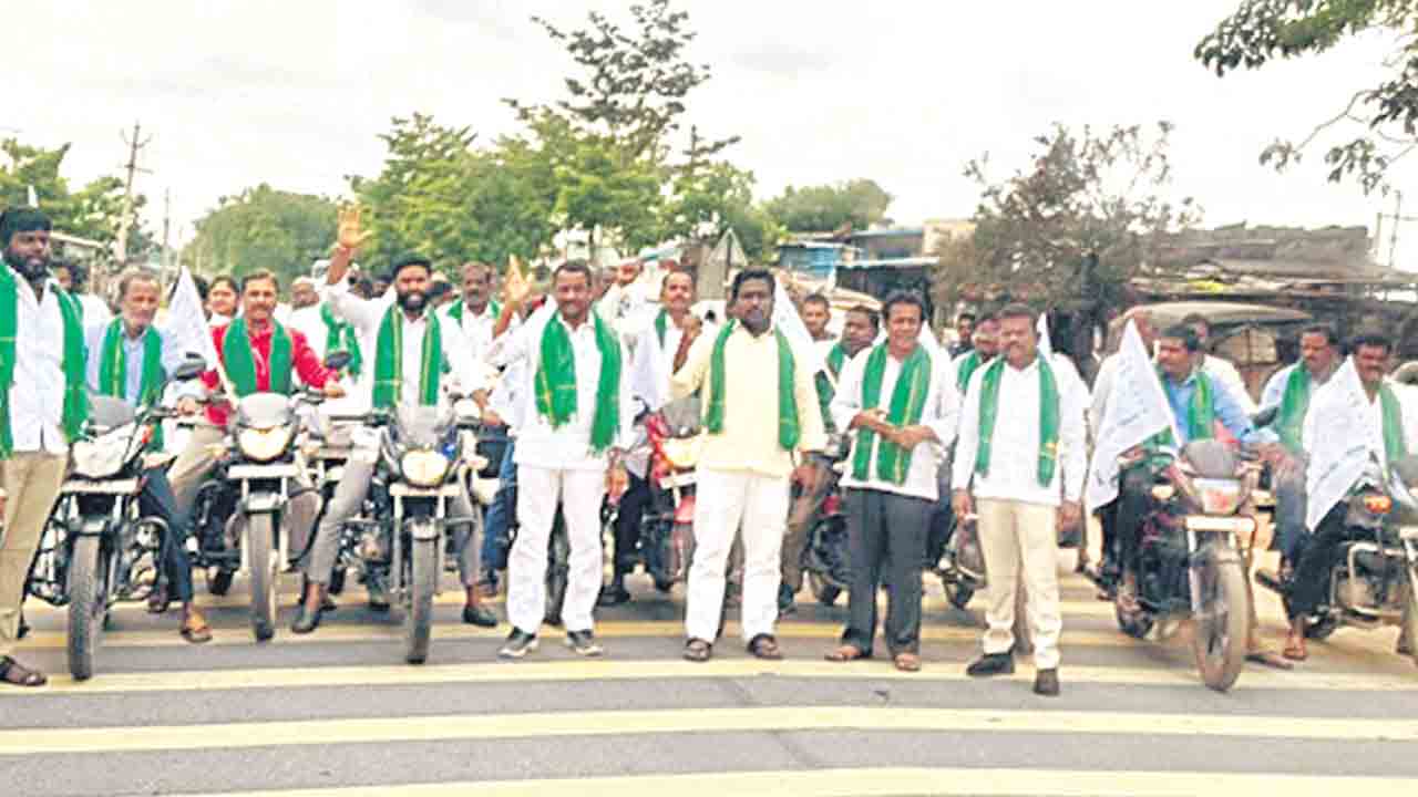 స్థ్ధానిక ఎన్నికల్లో కాంగ్రెస్‌ అభ్యర్థులను ఓడించాలి