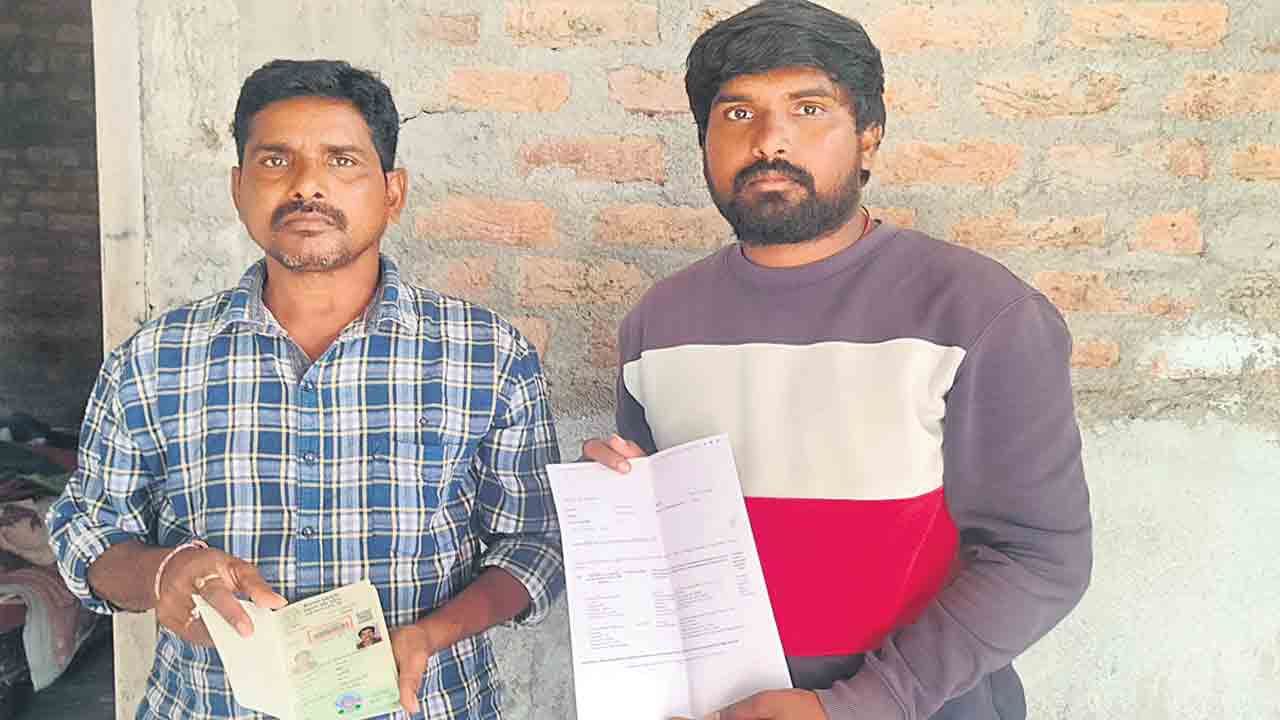 బతికున్న వ్యక్తి చనిపోయినట్లు చూపి పట్టా మార్పిడి