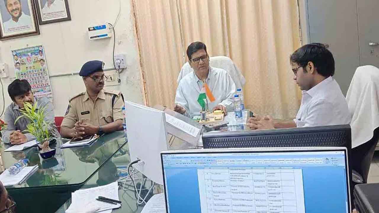 ఐదుగురు మెడికోల సస్పెన్షన్