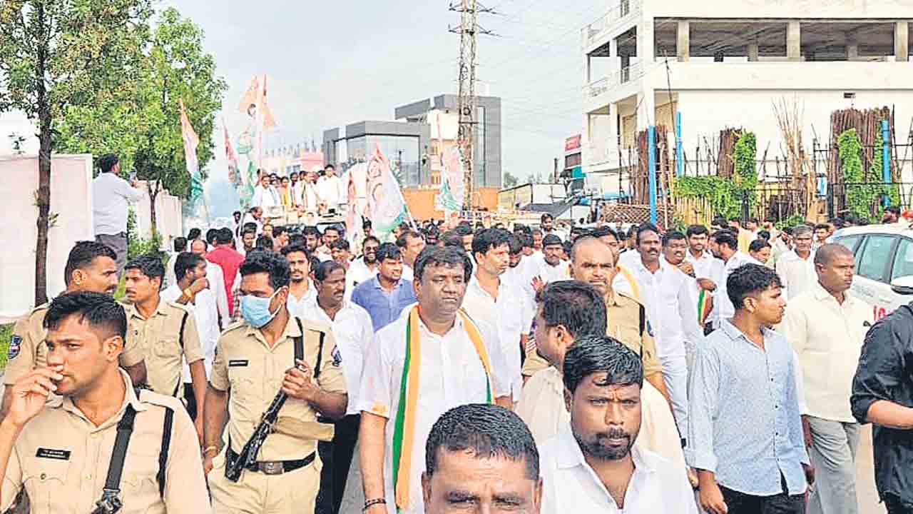 ప్రజాపాలనను చూసి తరించండి