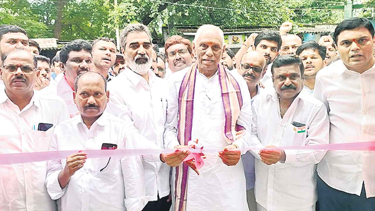 కార్మికుల సమస్యలపై పోరాడాలి.. మిర్యాల రాజిరెడ్డి