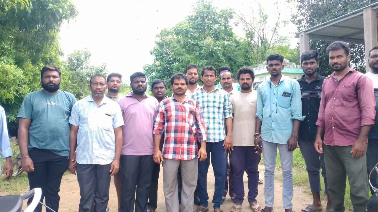 భగీరథ కార్మికుల సమ్మెబాట.. వేతనాల చెల్లింపుల్లో ఆలస్యంపై ఆగ్రహం