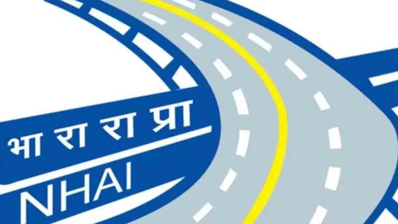 హోటల్‌ నడపాలంటే లక్ష లంచం