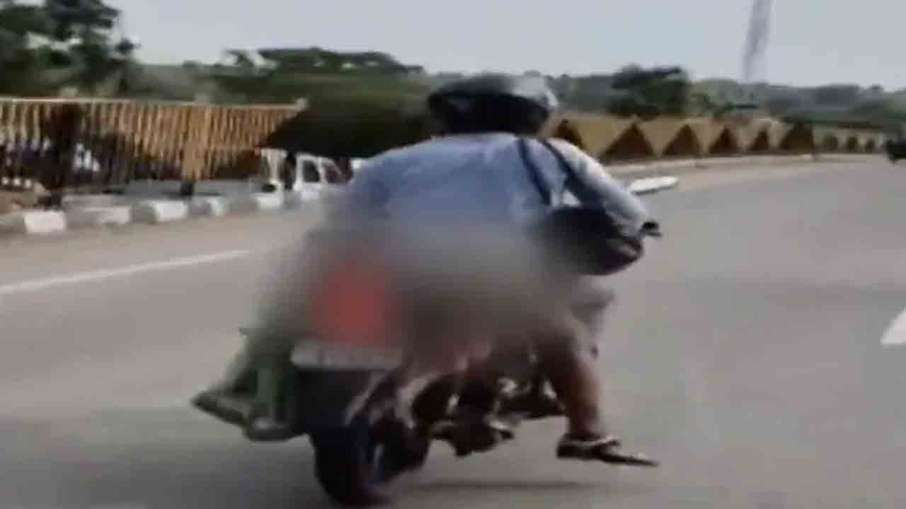 Nagpur | సాయం చేసేందుకు ఎవరూ రాకపోవడంతో.. రోడ్డు ప్రమాదంలో చనిపోయిన భార్య మృతదేహాన్ని బైక్‌కు కట్టి.. VIDEO