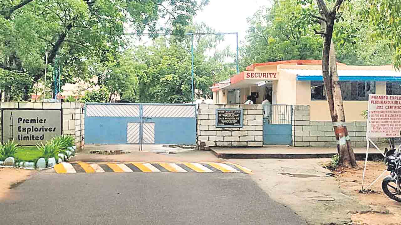 పర్యవేక్షించరు..పట్టించుకోరు.. !