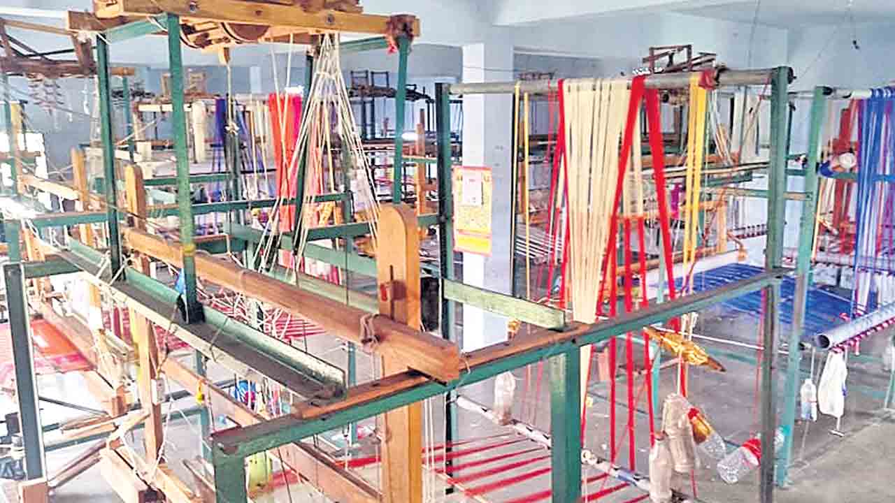 మగ్గానికి పగ్గం..!