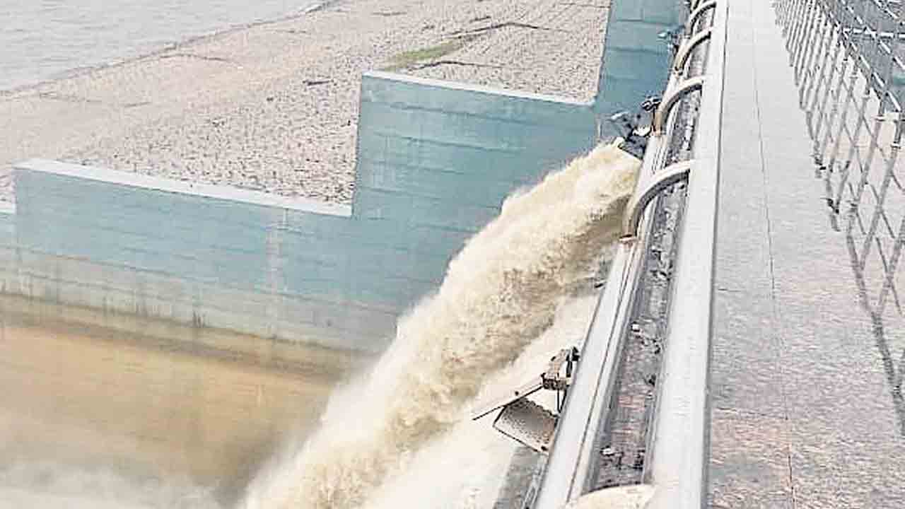 ‘కాళేశ్వరం’లో కొనసాగుతున్న ఎత్తిపోతలు