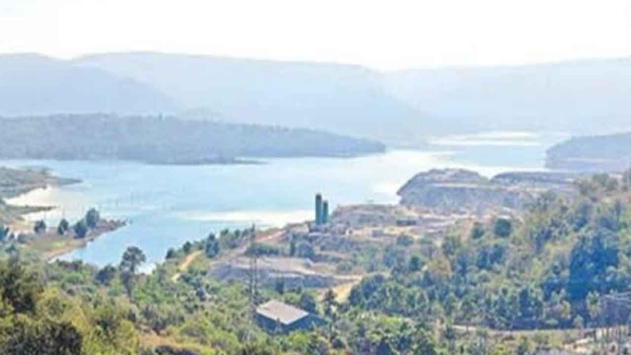 60 లక్షల పరిహారమివ్వాలి.. ఇంటికో ఉద్యోగం కల్పించాలి : వెంకట్రామారెడ్డి