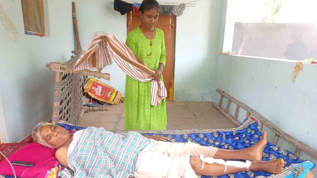 Power Cuts | చిన్నపాటి వర్షానికే గంటల కొద్ది కరెంటు కోతలు..