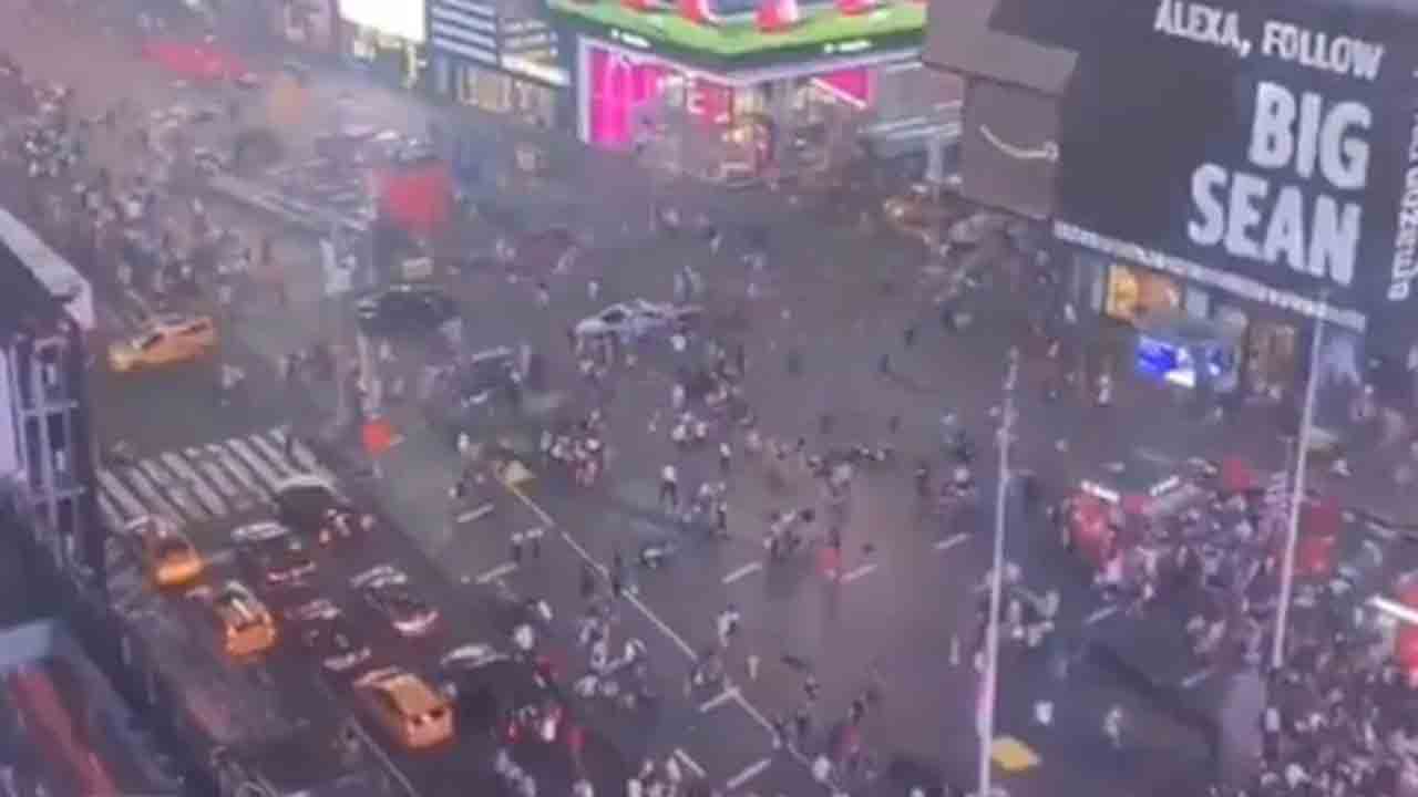 New York | న్యూయార్క్‌ టైమ్స్‌ స్క్వేర్‌ వద్ద కాల్పులు.. ముగ్గురికి గాయాలు