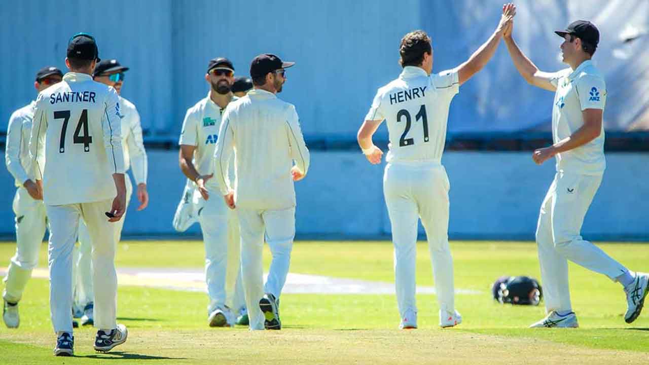 కివీస్‌కు ఆధిక్యం