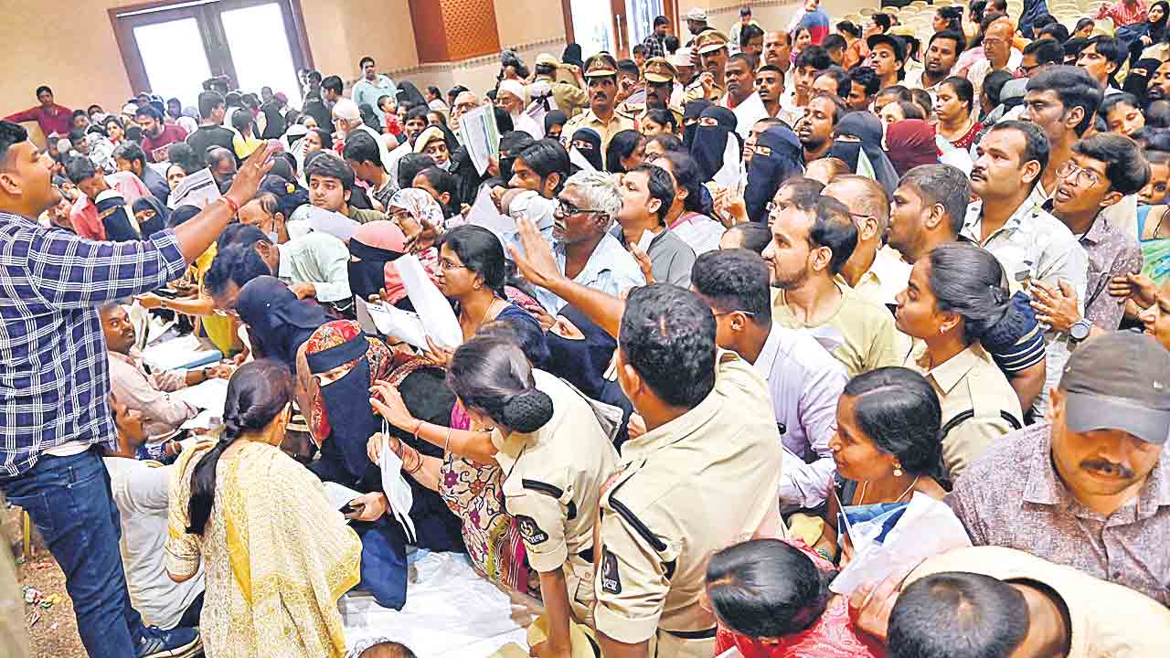 కాంగ్రెసోళ్లకే రేషనణ..