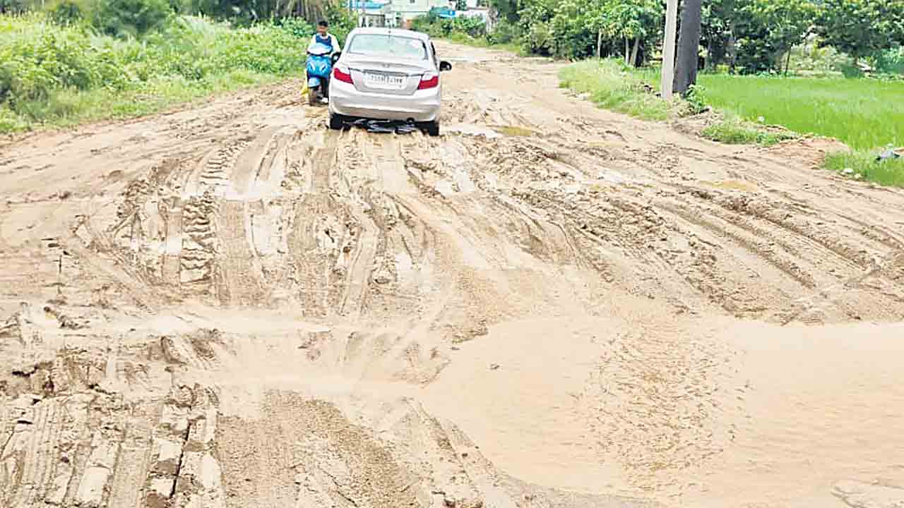 నిలిచిన విస్తరణ పనులు