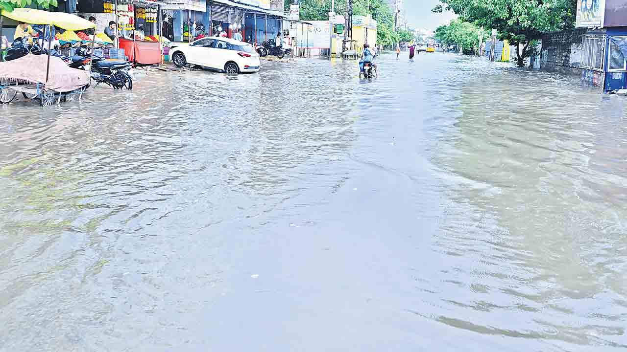 జోరు వాన జనం హైరానా!