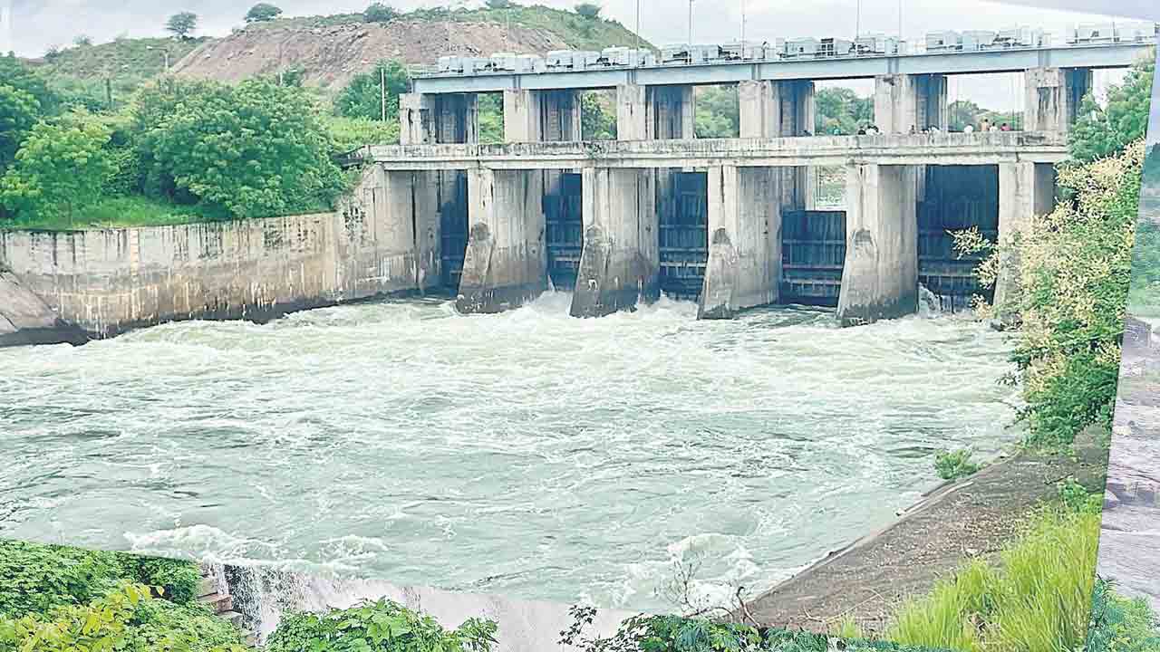 ప్రాజెక్టులకు పోటెత్తిన వరద