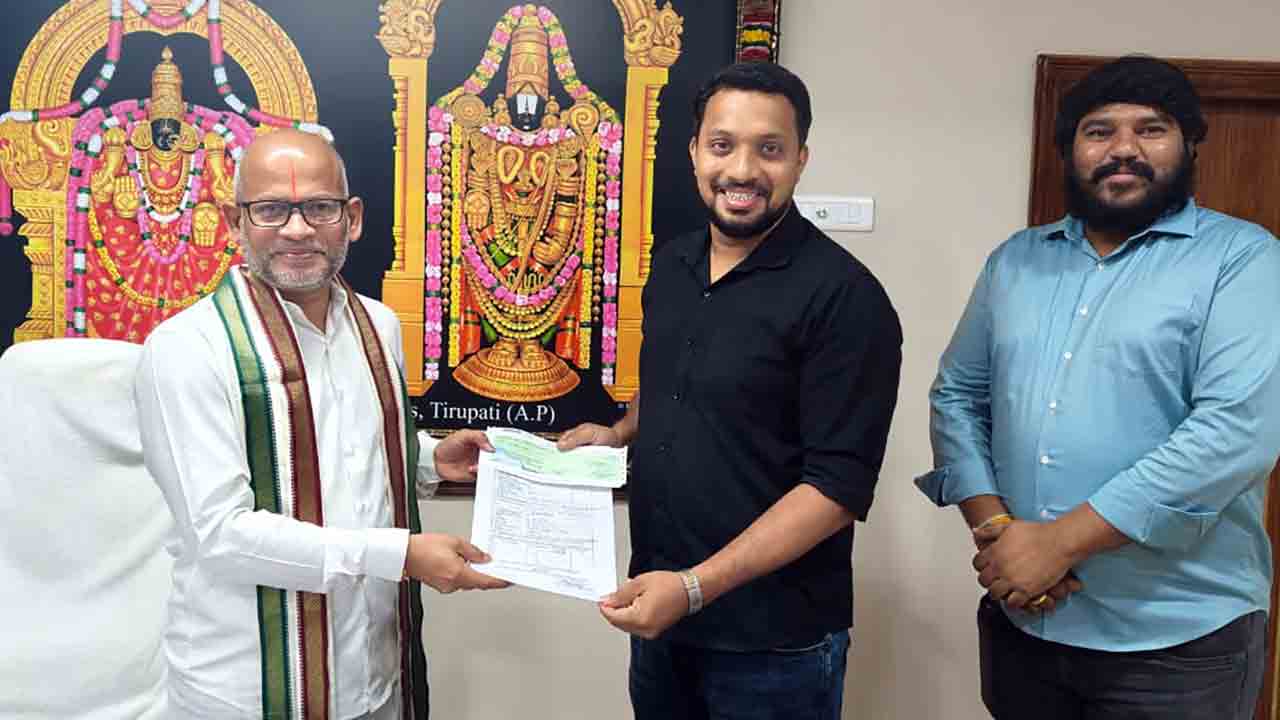 Tirumala | తిరుమల శ్రీనివాసుడికి వెల్లువెత్తుతున్న విరాళాలు.. బెంగుళూరు భక్తుడు రూ.కోటి అందజేత