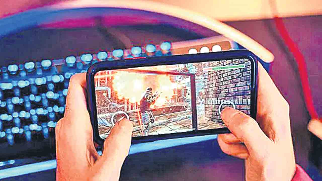 ఆన్‌లైన్‌ గేమింగ్‌తో భారీ నష్టం.. యేటా 45 కోట్ల మంది రూ.20 వేల కోట్లు నష్టపోతున్నారు : ప్రభుత్వం అంచనా