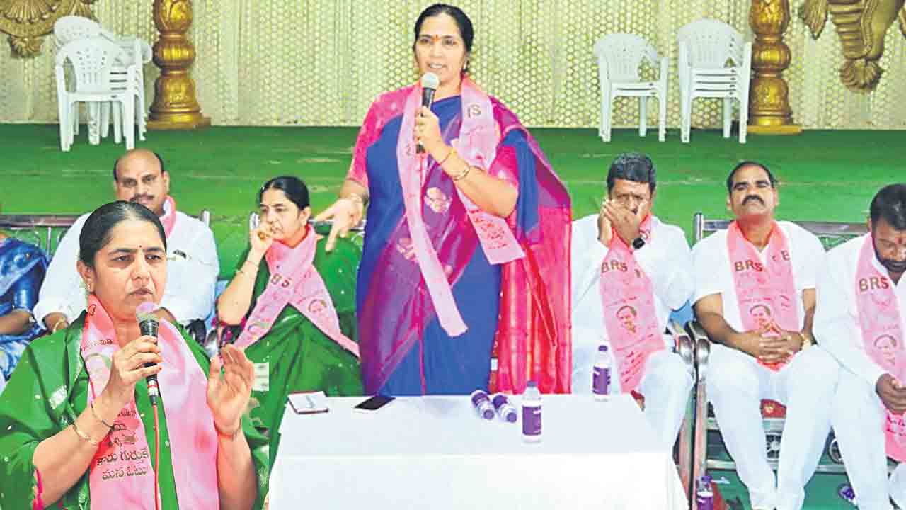 పరిపాలనపై అవగాహనలేని సీఎం