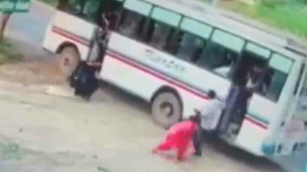 Passengers Jump Out Of Movi