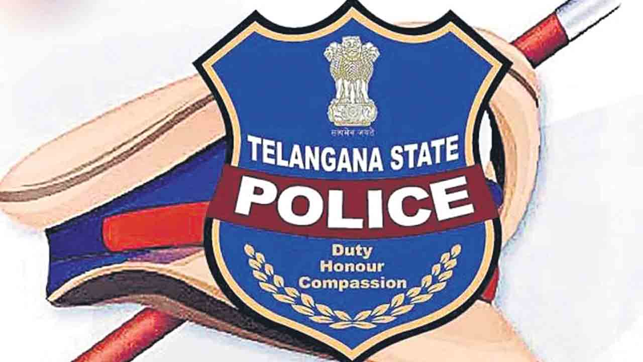 పోలీస్‌ కమిషనర్‌పై హక్కుల నోటీస్‌.. భూవివాదం కేసులో ఎమ్మెల్యే పట్ల దురుసు ప్రవర్తన